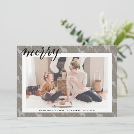 Rustic Brown Grey Burlap Elegant Script MERRY Feestdagenkaart (Staand voorkant)
