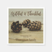 Rustic Brown Pinecones Custom Name Thanksgiving Servet (Voorkant)
