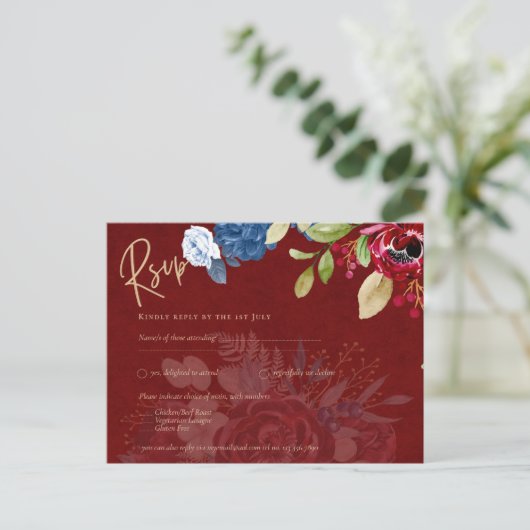Rustic Burgundy Blue Floral Wedding RSVP Briefkaart (Staand voorkant)