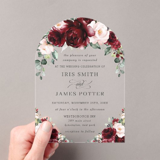 Rustic Burgundy Blush Floral Rozen bruiloft Acryl Uitnodigingen (Insitu (Draagbaar))