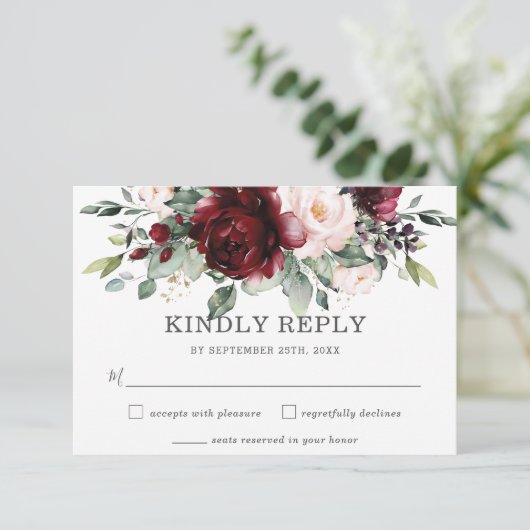Rustic Burgundy Blush Floral Wedding RSVP Kaart (Staand voorkant)