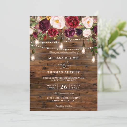 Rustic Burgundy Floral Budget QR Code Wedding Kaart (Staand voorkant)