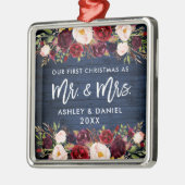 Rustic Burgundy Floral eerste kerstblauw Metalen Ornament (Links)