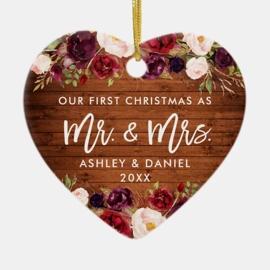 Rustic Burgundy Floral Eerste Kersthuwelijk Keramisch Ornament (Voorkant)