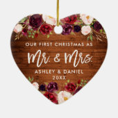 Rustic Burgundy Floral Eerste Kersthuwelijk Keramisch Ornament (Achterkant)