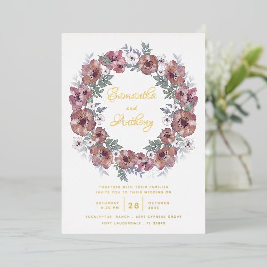 Rustic Burgundy Floral Gold Script Weddenschap Folie Uitnodiging (Staand Voorkant)