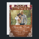 Rustic Burgundy Floral Wood Lights Foto Save The Date<br><div class="desc">Rustic Wood String Lights Waterverf Burgundy Floral,  Bourgogne rozen,  roze rozen en groen Lace Wedding Save The Date Kaart</div>