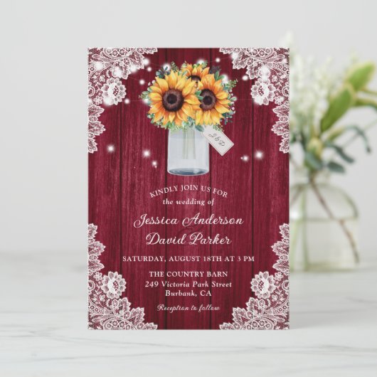 Rustic Burgundy Lace Mason Jar Sunflower Wedding Kaart (Staand voorkant)