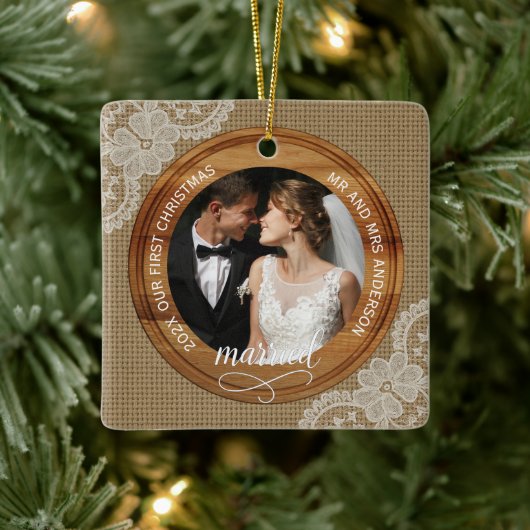 Rustic Burlap and Lace First Christmas married Keramisch Ornament (Boom)