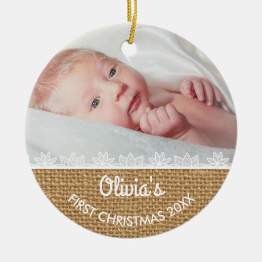 Rustic Burlap Baby's eerste Kerstmis Keramisch Ornament (Voorkant)