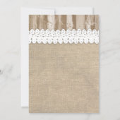 Rustic Burlap Barn Wood Twine Wedding Uitnodiging (Achterkant)