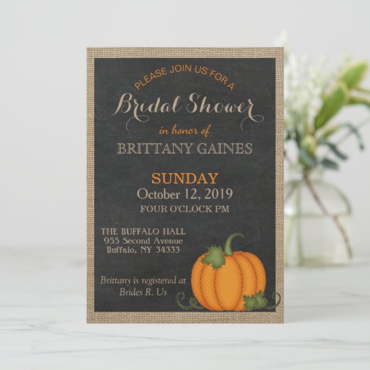 Rustic Burlap Chalkboard Oranje pompoendouche Kaart (Staand voorkant)