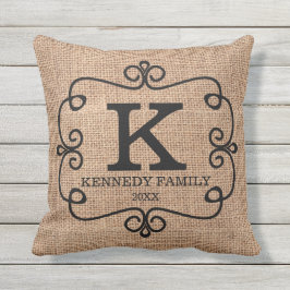 Rustic Burlap Familienaam Monogramed Buitenkussen