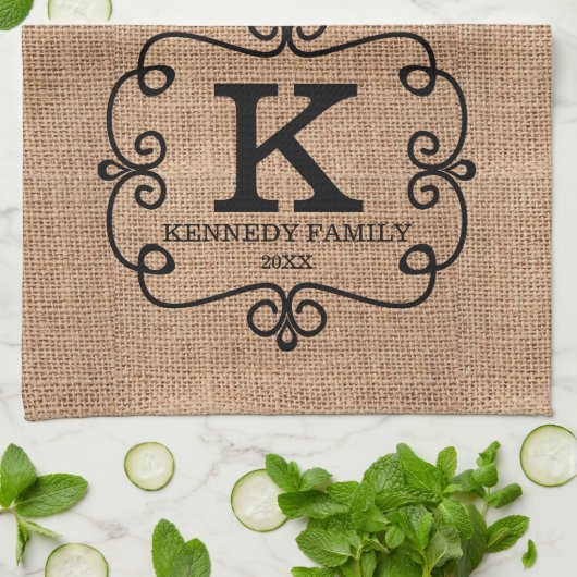 Rustic Burlap Farmhouse Familienaam Monogramed Theedoek (Gevouwen)