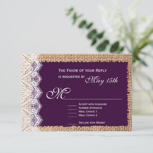 Rustic Burlap Lace Dark Paarse Wedding RSVP-kaarte RSVP Kaartje (Staand voorkant)