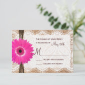 Rustic Burlap Lace Hot Pink Daisy Wedding RSVP Kaartje (Staand voorkant)