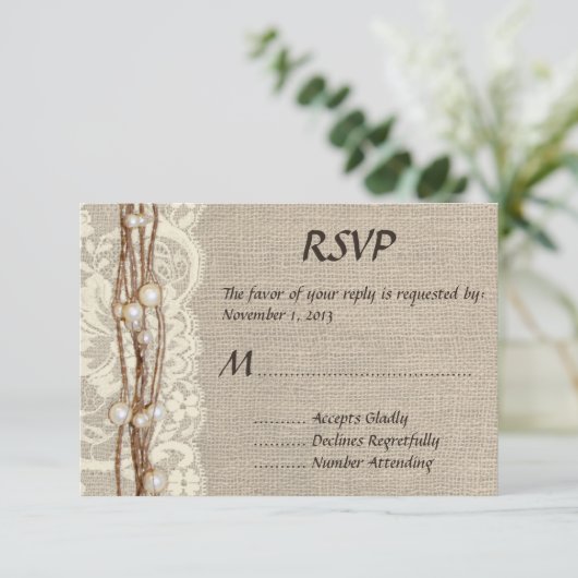 Rustic Burlap Lace Pearls Wedding Invitation RSVP Kaartje (Staand voorkant)