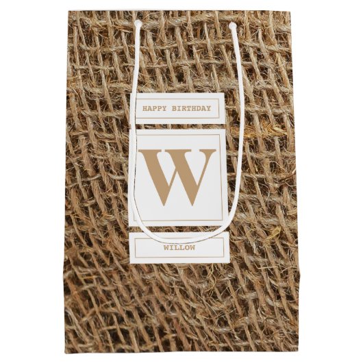 Rustic Burlap Monogram Initiaal Birthday Medium Cadeauzakje (Achterkant)