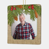 Rustic Burlap Pine Boughs Memorial Foto met Kerstm Keramisch Ornament (Links)