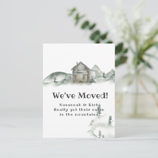 Rustic Cabin Mountains hebben we verplaatst | Aank Aankondigingskaart (Staand voorkant)
