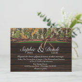 Rustic Camo Wood Wedding Uitnodiging (Staand voorkant)