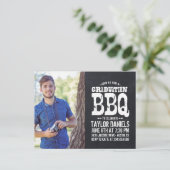 Rustic Chalkboard Afstuderen Foto BBQ Uitnodiging Briefkaart (Staand voorkant)
