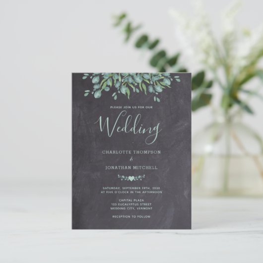 Rustic Chalkboard Greenery Eucalyptus Wedding Uitnodiging Briefkaart (Staand voorkant)