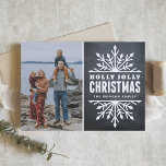 Rustic Chalkboard Holly Jolly-kerstfotokaart Feestdagenkaart<br><div class="desc">feestelijke fotokaart met achtergrondkleur op het bord en witte sneeuwvlokken. Vergelijkbare objecten zijn beschikbaar in mijn winkel.</div>