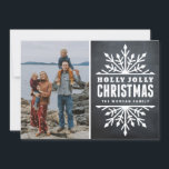 Rustic Chalkboard Holly Jolly-kerstfotokaart Feestdagenkaart<br><div class="desc">feestelijke fotokaart met achtergrondkleur op het bord en witte sneeuwvlokken. Vergelijkbare objecten zijn beschikbaar in mijn winkel.</div>