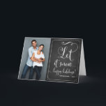 Rustic Chalkboard laat het SneeuwScript-vakantieka Feestdagen Kaart<br><div class="desc">Rustic Chalkboard laat het Sneeuwen Typografie Holiday Kaart  vakantie/kerstfoto kaart om uw familie en vrienden te geven met een onecht script. Deze gevouwen vakantiekaart zal perfect zijn voor paren en nieuwigheden. Dit is beschikbaar in verschillende kleuren.</div>