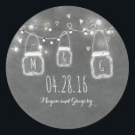 Rustic Chalkboard Mason Jar Lights Wedding Ronde Sticker<br><div class="desc">Rustige snaarlampen en steenkoolzegels</div>
