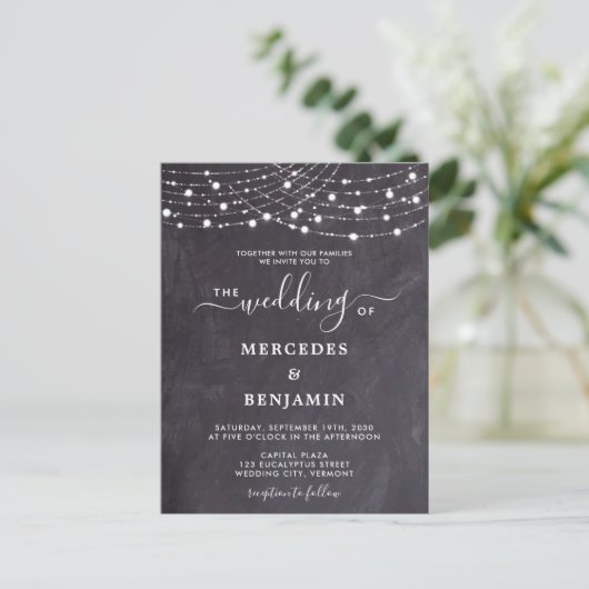 Rustic Chalkboard String Lights County Wedding Uitnodiging Briefkaart (Staand voorkant)