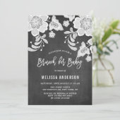 Rustic Chalkboard White Floral Lace Baby Brunch Kaart (Staand voorkant)