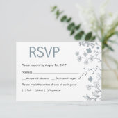 Rustic Chalky Blue & White Floral RSVP-kaart RSVP Kaartje (Staand voorkant)