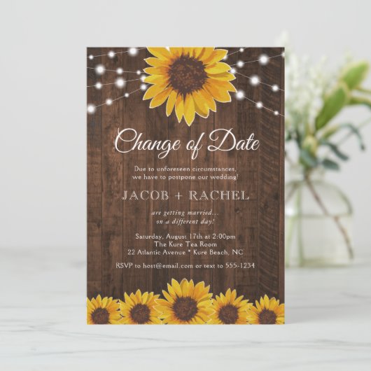 Rustic Change of Date Sunflower Lights Wedding Kaart (Staand voorkant)