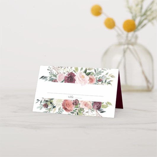 Rustic Charm Burgundy Blush Pink Floral Wedding Plaatskaartje (Voorkant)