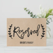 Rustic Chic Faux Kraft Calligraphy "Reserved" Sign Kaart (Staand voorkant)