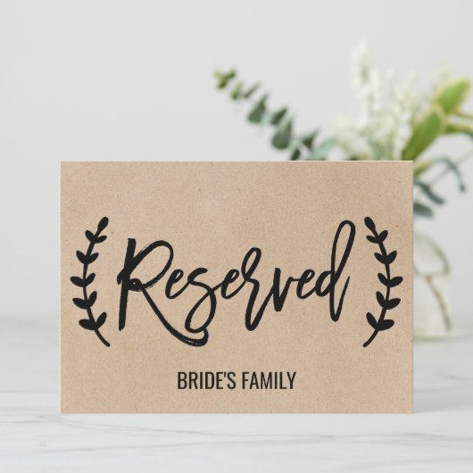 Rustic Chic Faux Kraft Calligraphy "Reserved" Sign Kaart (Staand voorkant)