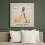 Rustic Chic Graduate Photo Burlap Graduation Canvas Afdruk<br><div class="desc">Personalize this simply elegant rustic chic square custom canvas design with your graduate's senior portrait, name in script, and graduation class year! Neutral frame surrounding the photo is printed on the canvas and features a skinny beige border and wide background border with a natural textured linen / burlap appearance. Display...</div>