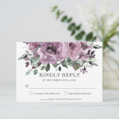 Rustic Chic Mauve Paarse Floral Greenery Wedding RSVP Kaartje (Staand voorkant)