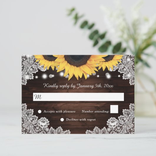 Rustic Chic Wood Lace Sunflower Wedding RSVP Kaartje (Staand voorkant)