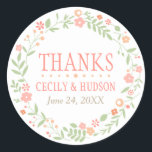 Rustic Coral Pink en Green Floral Wedding Ronde Sticker<br><div class="desc">Rustieke chique bruiloft dank u gunst stickers hebben een ronde bloemenkrans lijst van  perzik,  blush roze,  koraal en nectarine oranje bloemen en zacht groene botanische bladeren met handgetekende look,  en achtergrond met een subtiele en elegante geweven textuur.</div>