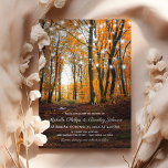 Rustic Country Autumn Herfst Woodland Wedding Kaart<br><div class="desc">Uitnodigingen voor buitenherfstbruiloft met bosarealen die zijn bedekt met rode,  oranje en gouden gele bladeren,  touwtreklichten en een eenvoudige bruiloft-sjabloon.</div>