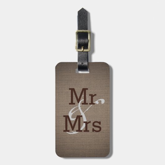 Rustic Country Burlap Monogram Huwelijk Mr. en Mrs Bagagelabel (Voorkant verticaal)