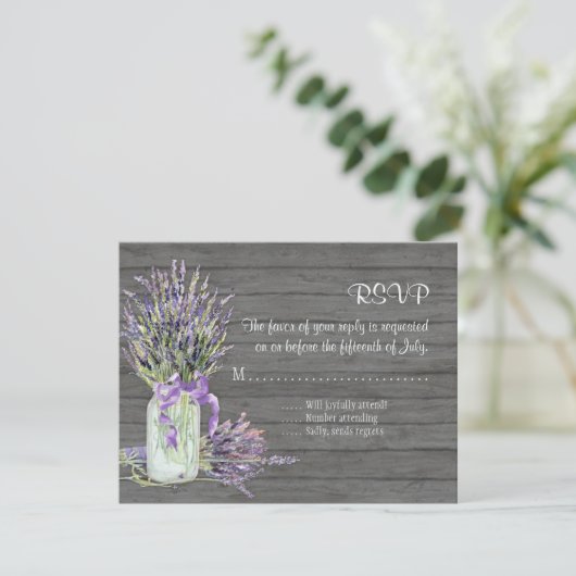 Rustic Country Mason Jar Lace in Lavender Floral RSVP Kaartje (Staand voorkant)