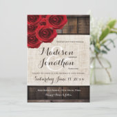 Rustic Country Red Roses Wood Wedding Invitation Kaart (Staand voorkant)