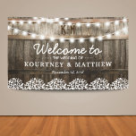 Rustic Country Wedding | Koord van lichten Spandoek<br><div class="desc">Ontdek de charme van landelijke romance met onze rustieke trouwbanner! Met een pittoreske country barn eiken barrel achtergrond, twinkelende snaarlampen en gepersonaliseerd met uw monogram, zal deze banner warmte en gepersonaliseerd detail toevoegen aan uw speciale dag. Het huwelijk van traditie en trend, het omvat de geest van liefde in zijn...</div>