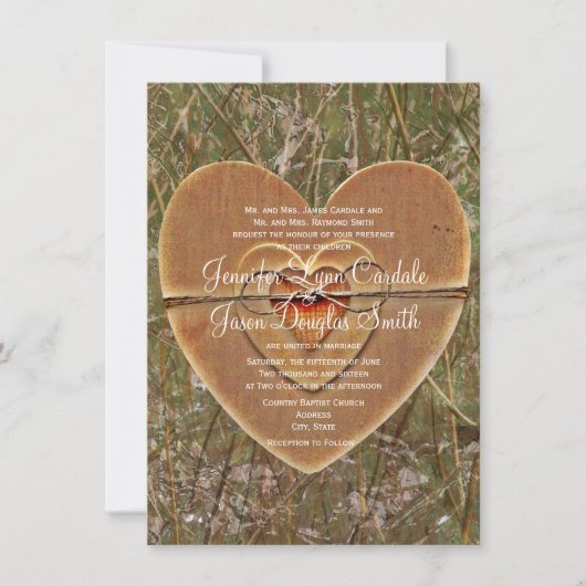 Rustic country Wooden Heart Camo Wedding Invites Kaart (Voorkant)