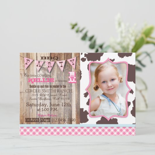 Rustic Cowgirl Westerne Theme Birthday Invitaties Kaart (Staand voorkant)