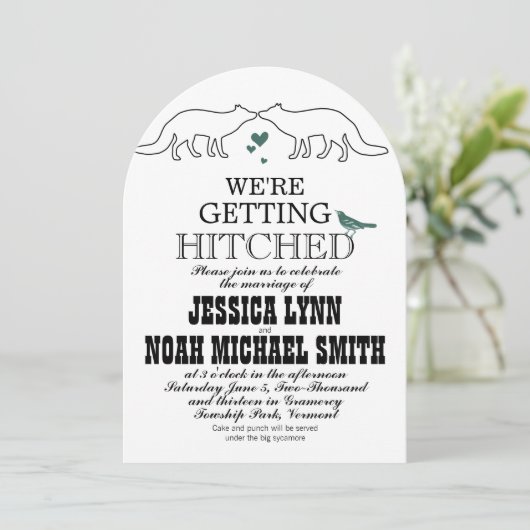 Rustic Cute Fox Romantic Green Hearts Wedding Kaart (Staand voorkant)